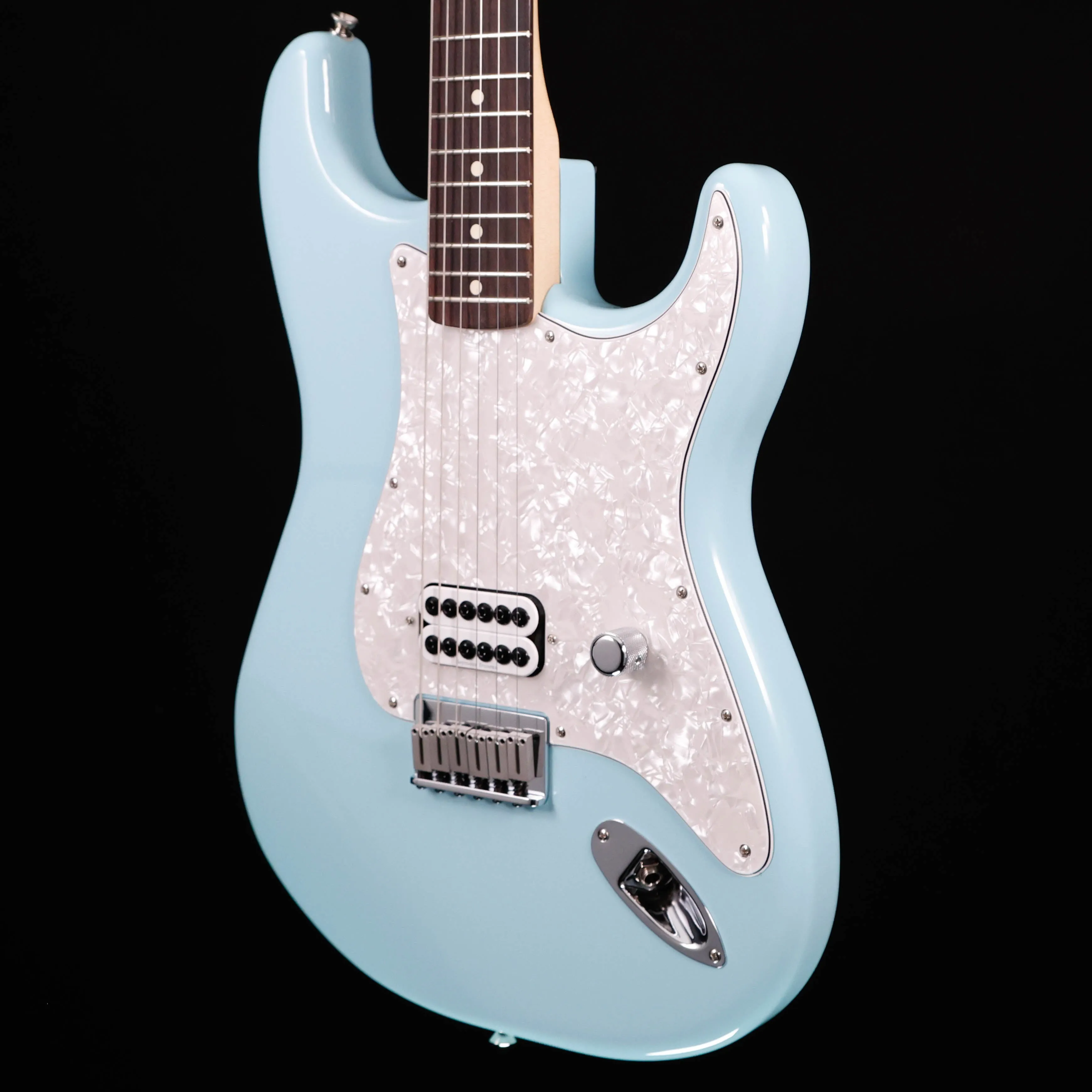 Fender Tom DeLonge Stratocaster Electric, Daphne Blue 7lbs 7oz